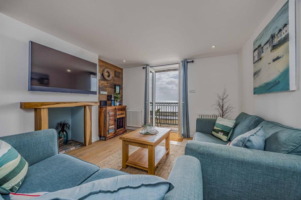 Bognor Regis Apartment | Tasteful, Seafront Family Flat - Pass the Keys