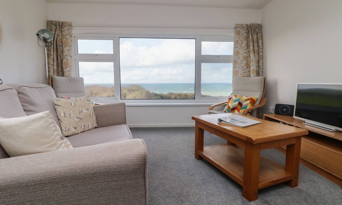 Gunwalloe Cottage | The Barn