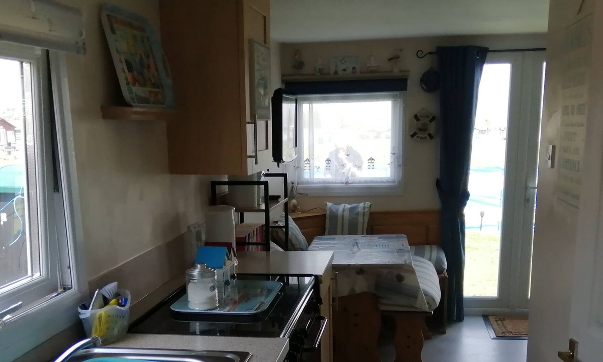 Warden Ski Chalet | The Beach Hut Home From Home in Leysdown on Sea