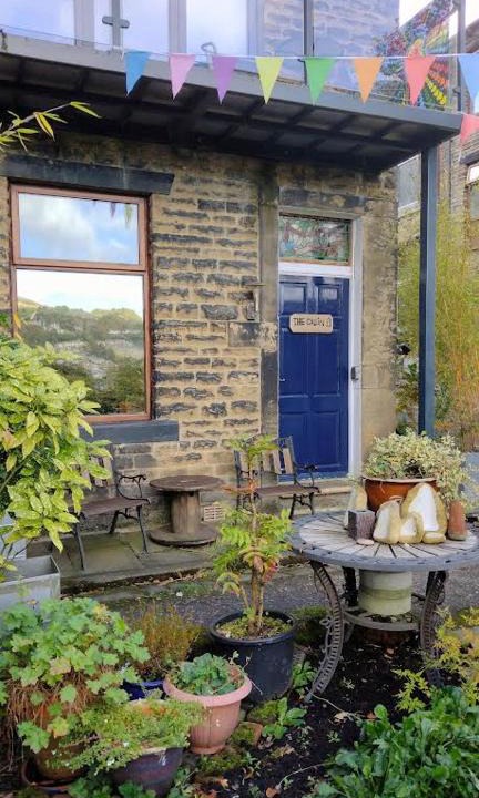 Wadsworth Apartment | The Cabin - Great Views, Garden, Netflix, Near Town