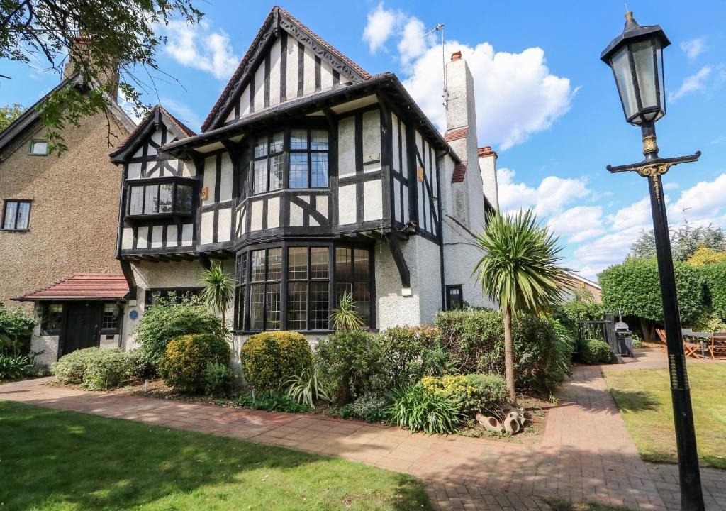 Peterborough House | The Chestnuts