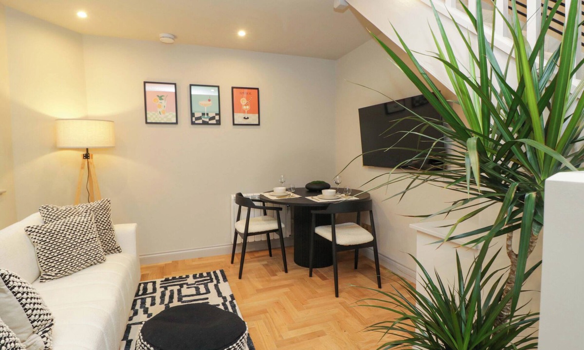 Bowness-on-Windermere House | THE COACH HOUSE, romantic in Bowness-On-Windermere