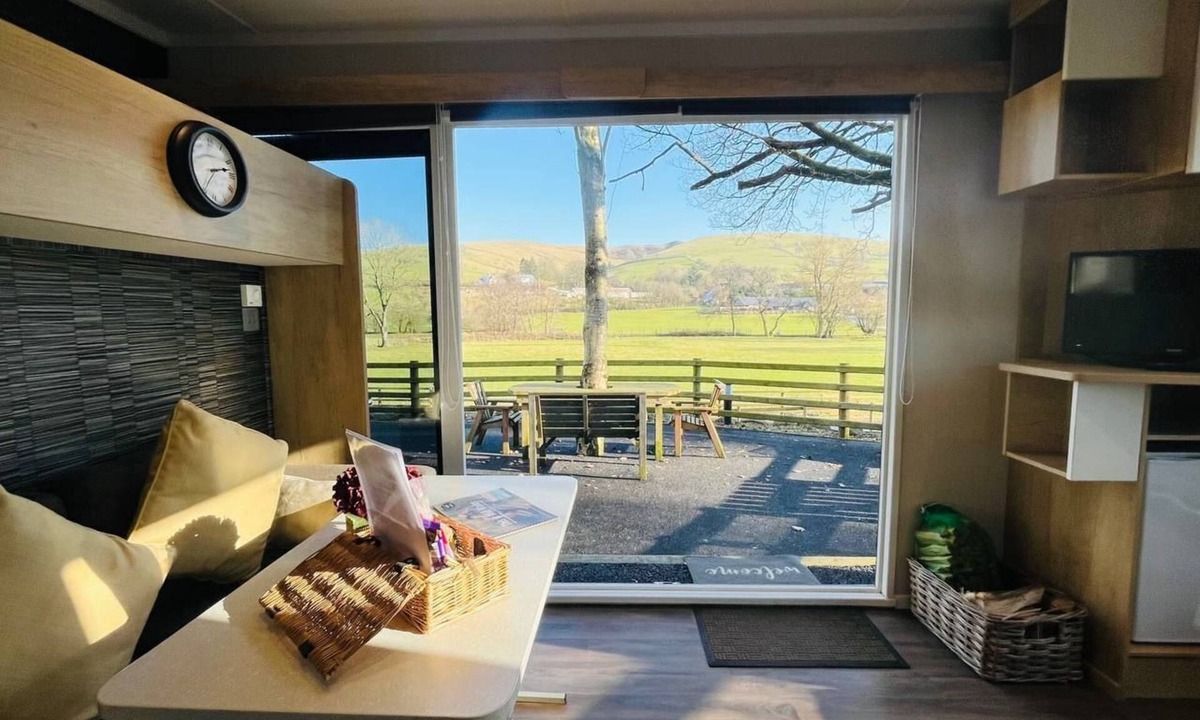 Rhayader Cottage | The Fox Den - a camping pod that sleeps 4 guests in 1 bedroom