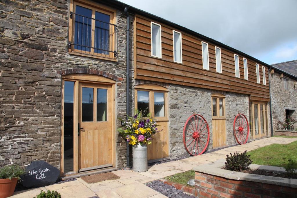 Newcastle-on-Clun House | The Grain Loft