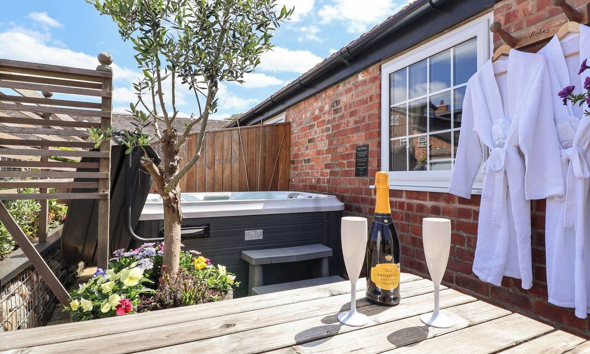 Wimbolds Trafford Cottage | The Hay Barn