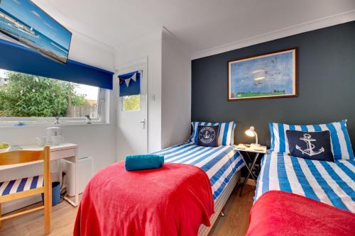 North Sunderland Hostel | The Hides