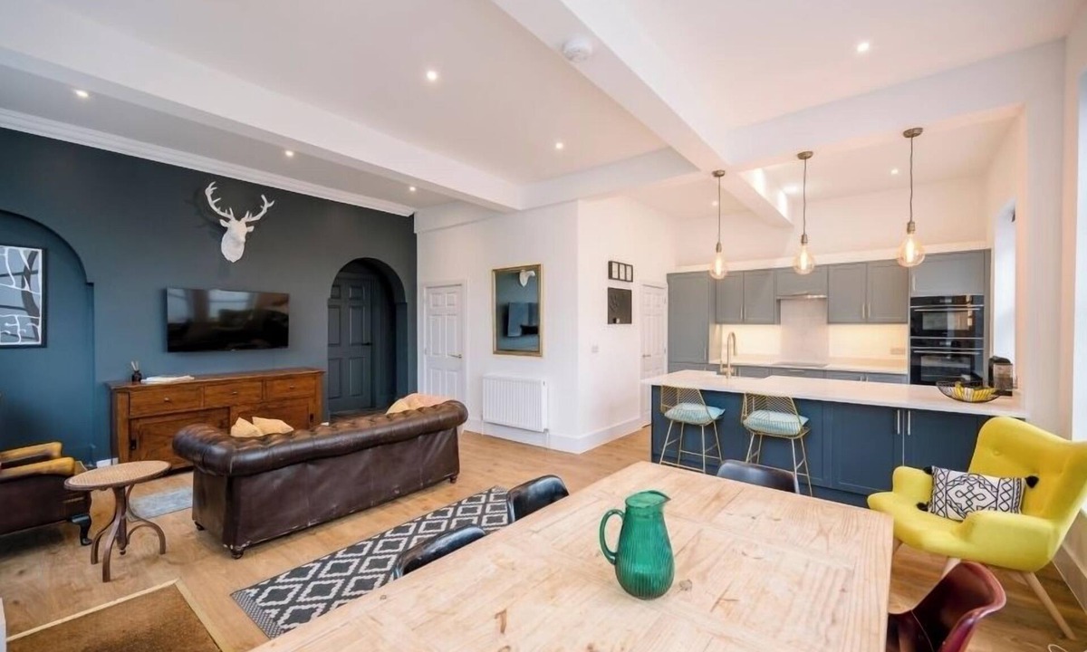 Leiston Apartment | The Leiston, High Street