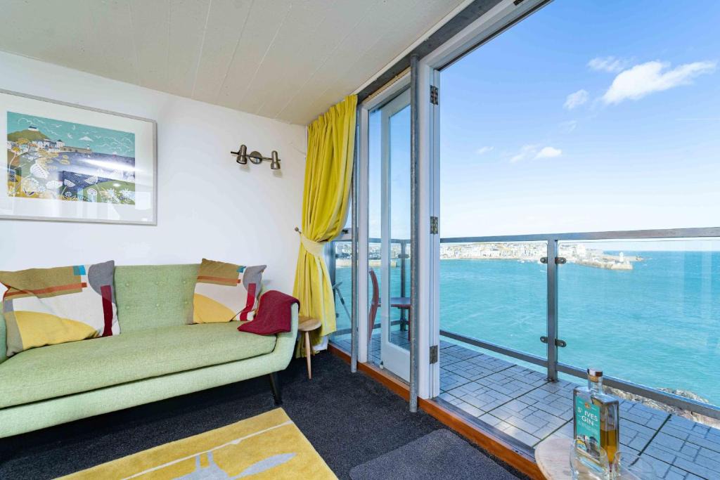 St Ives House | The Lighthouse