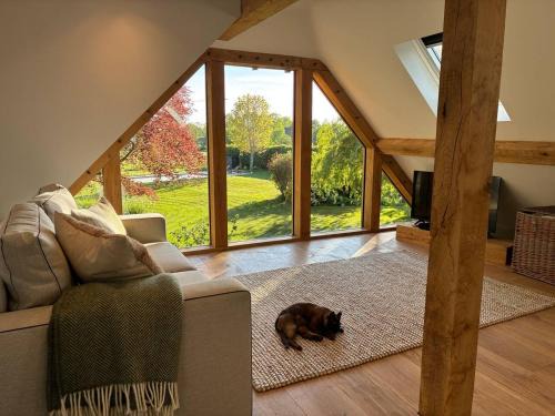 Henley Apartment | The Loft, 1 bed space with private parking