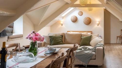 Stroud House | The Nest