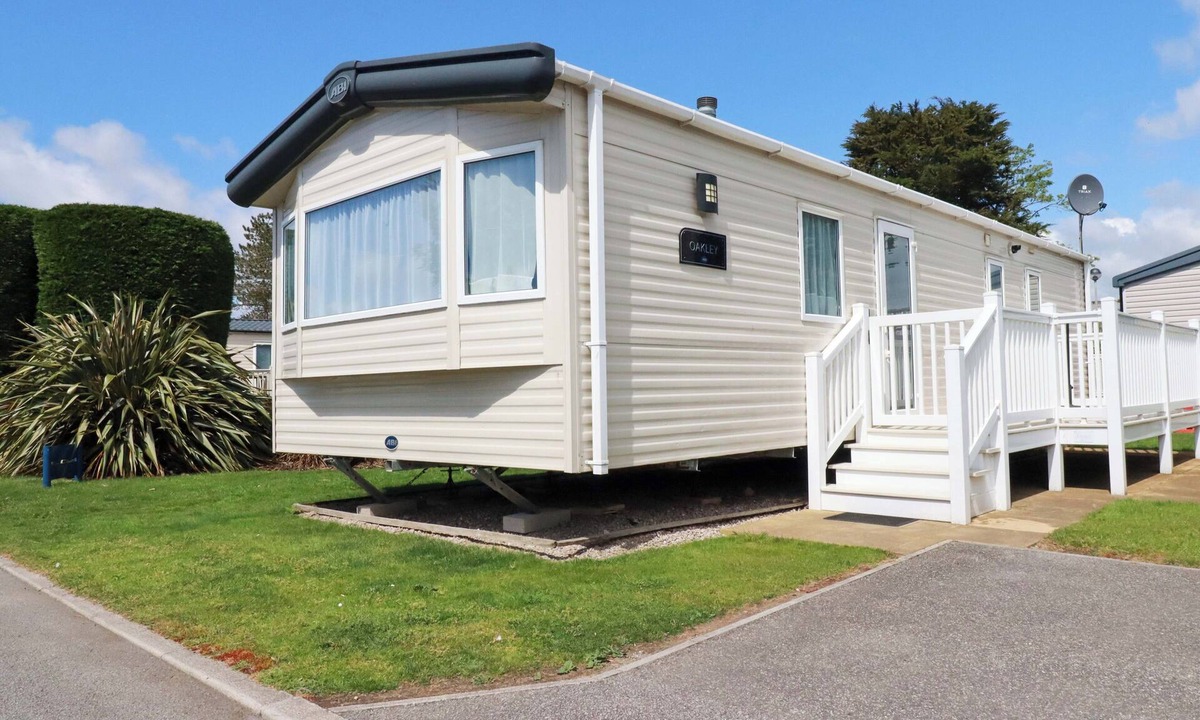 Par Cottage | THE OAKLEY, pet friendly, country holiday cottage, with pool in Par