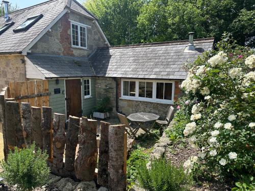 Compton Abbas Bed & Breakfast | The Old Forge Glamping and Cottage Stays