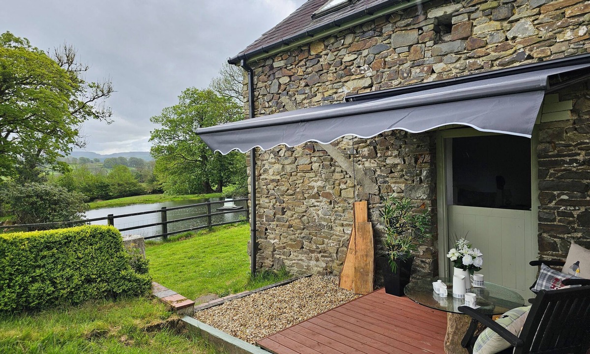 Llanybydder Cottage | The Old Workshop
