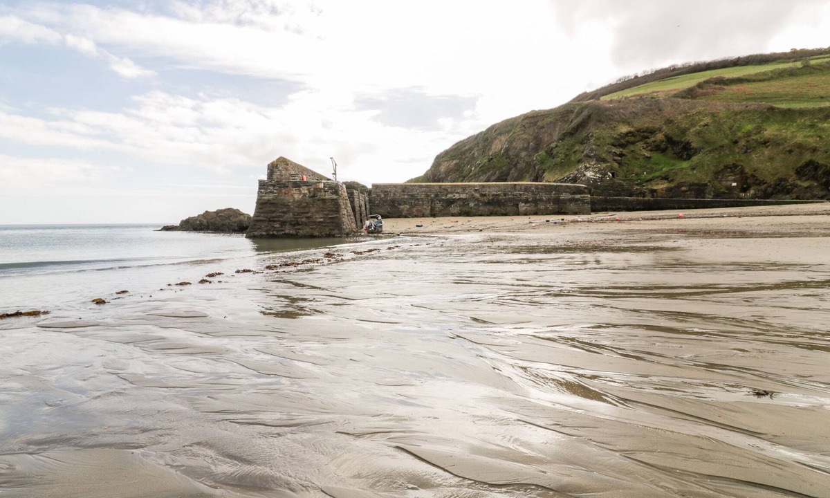 Gorran House | THE OLD WORKSHOP, pet friendly, with a garden in Gorran Churchtown
