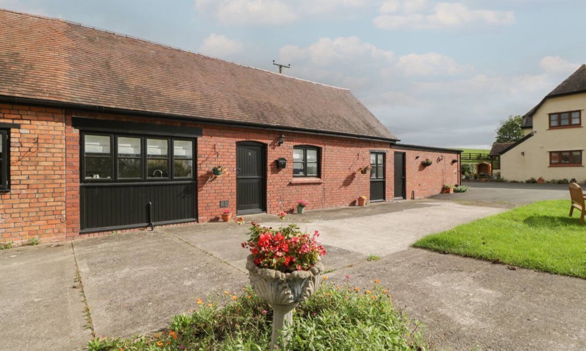 Usk House | THE PHEASANT ONE, Ref. 983854.