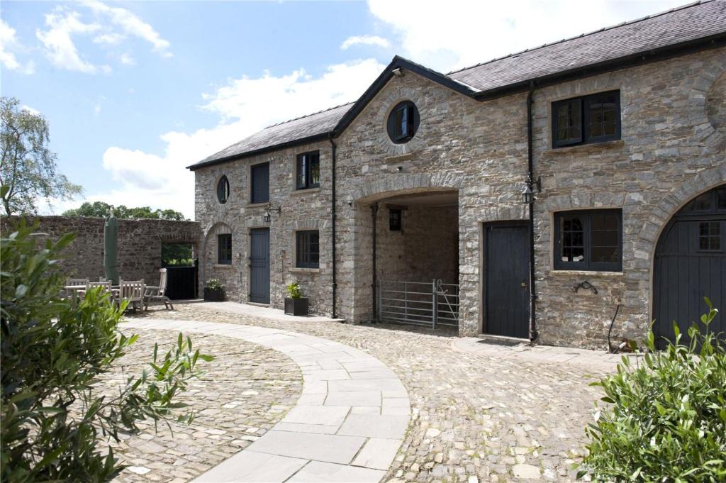 Pentrefelin Apartment | The Stable Loft, Llwynhelig Manor