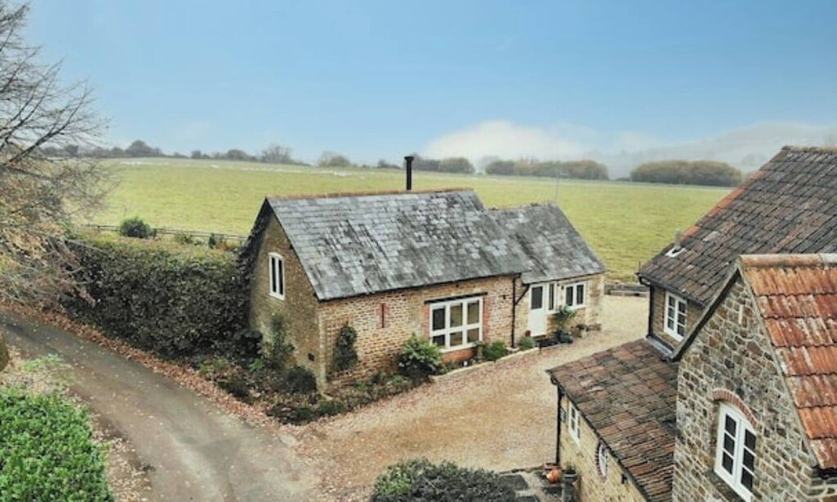 Bremhill Cottage | The Stone Barn - Luxury Barn in Rural Wiltshire