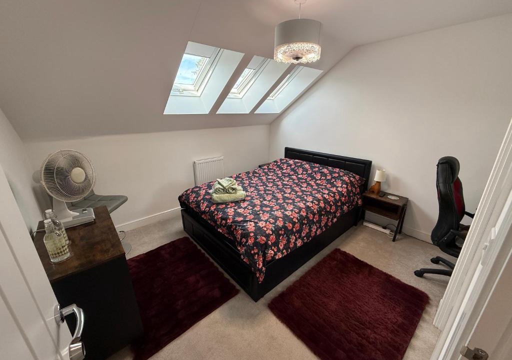 High Wycombe House | The Trinity - Double Room Suite 1 with Study and En-suite