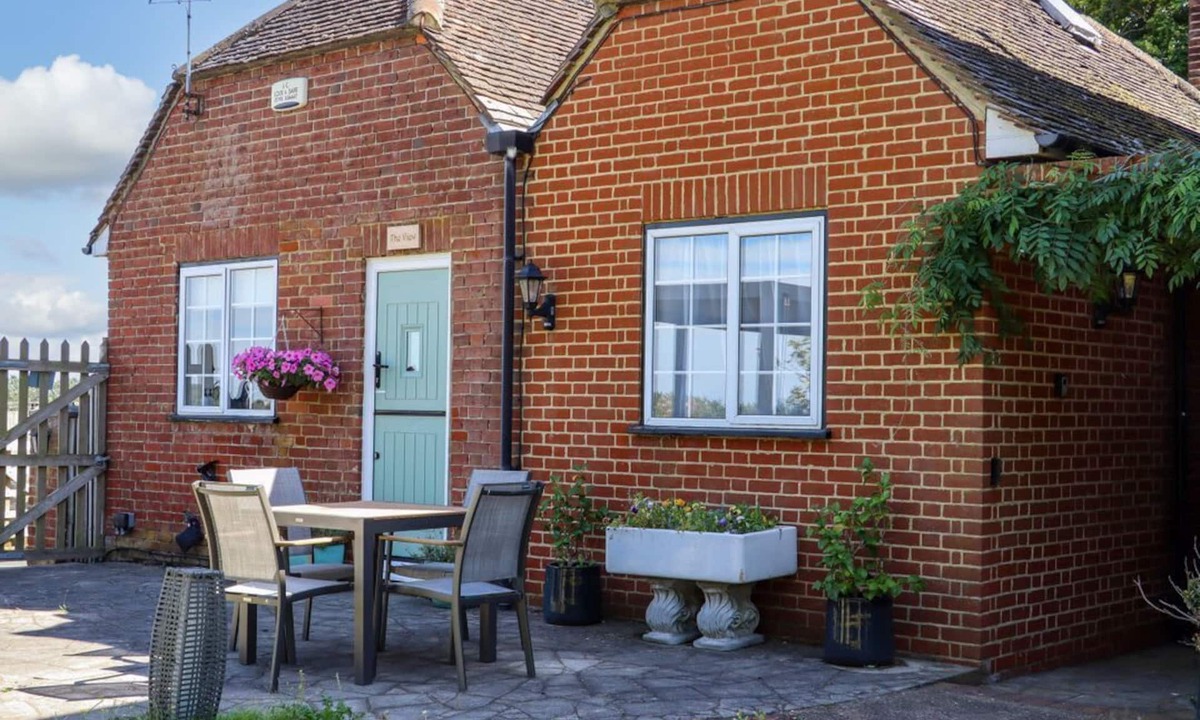 Graveney House | The View: A Serene Escape