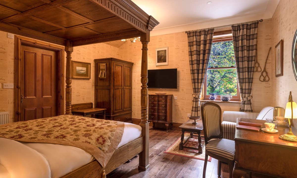 Letterfinlay Hotel | The Whispering Pine Lodge
