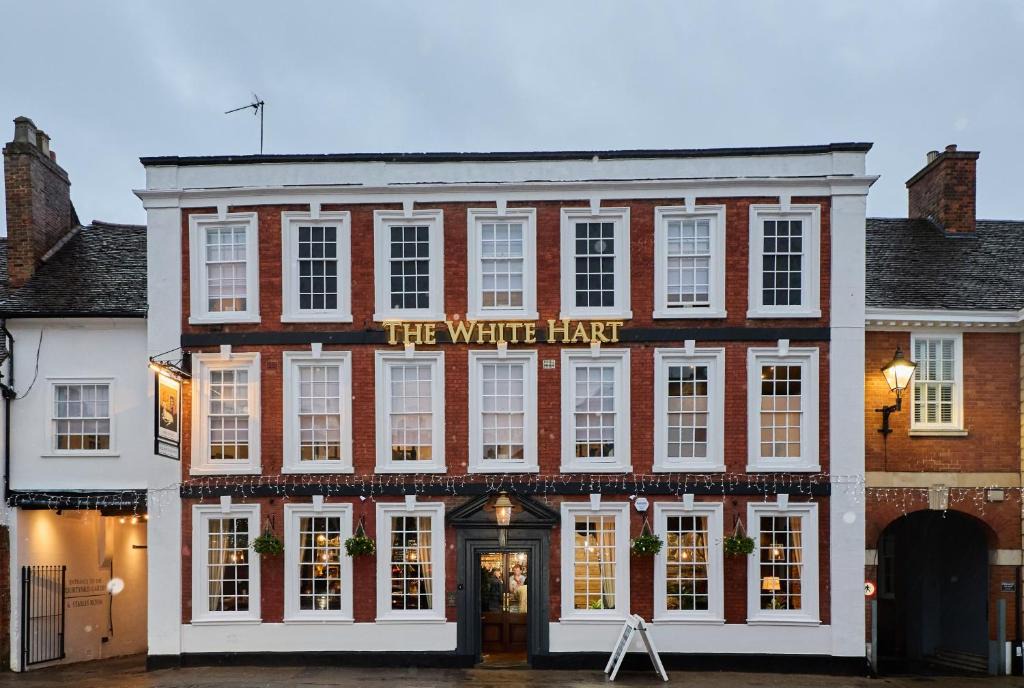 Ampthill Hotel | The White Hart, Ampthill, Bedfordshire - Acorn Pubs