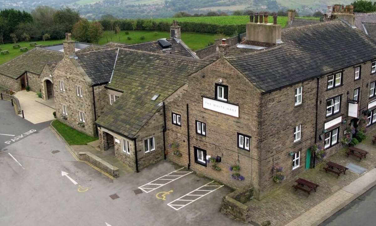 Saddleworth House | The White Hart