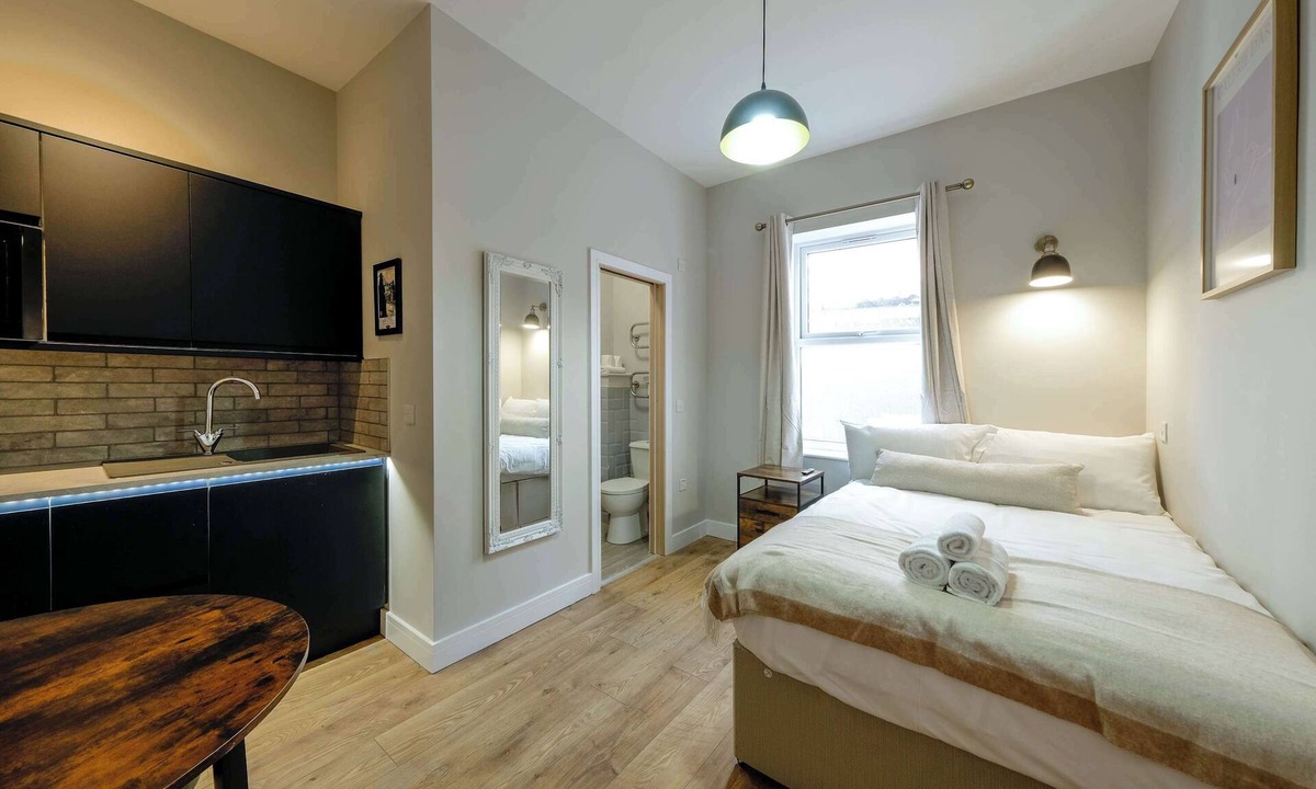 Bradley Stoke Apartment | The Willow - Studio 13