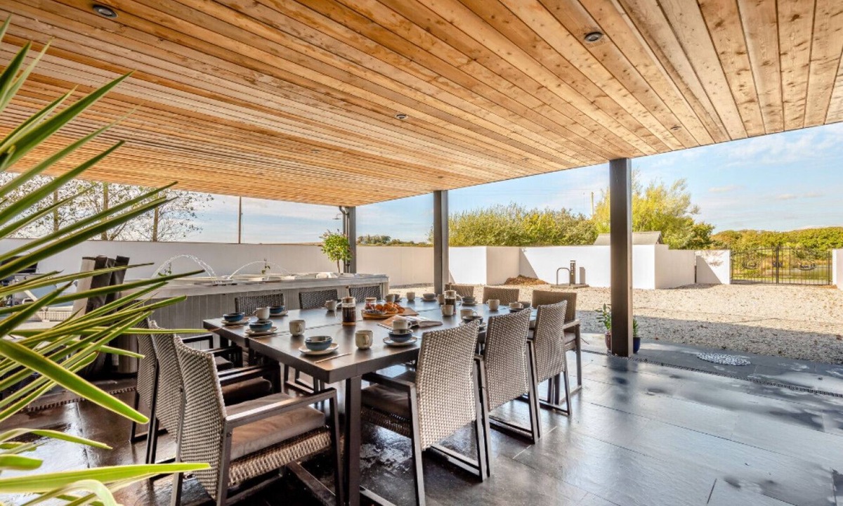 Pancrasweek House | This conversion offers a masterclass in high-end coastal living