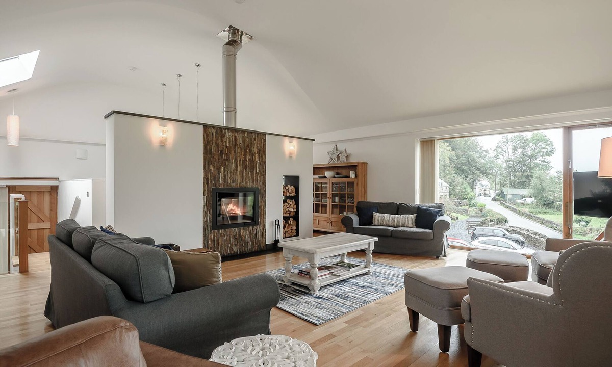 Arthog Cottage | This striking home is ideally located between the beach and the hills.