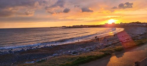 Porthcawl Other | Thistle 83