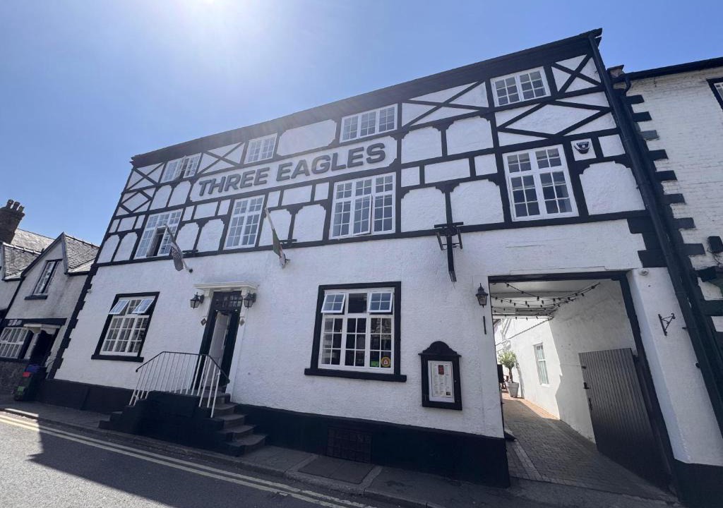 Llangollen Hotel | Three Eagles Hotel&Restaurant and Garden Bar