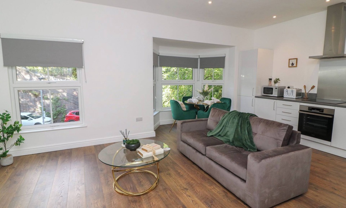 Peterborough Cottage | THREE, romantic in Peterborough