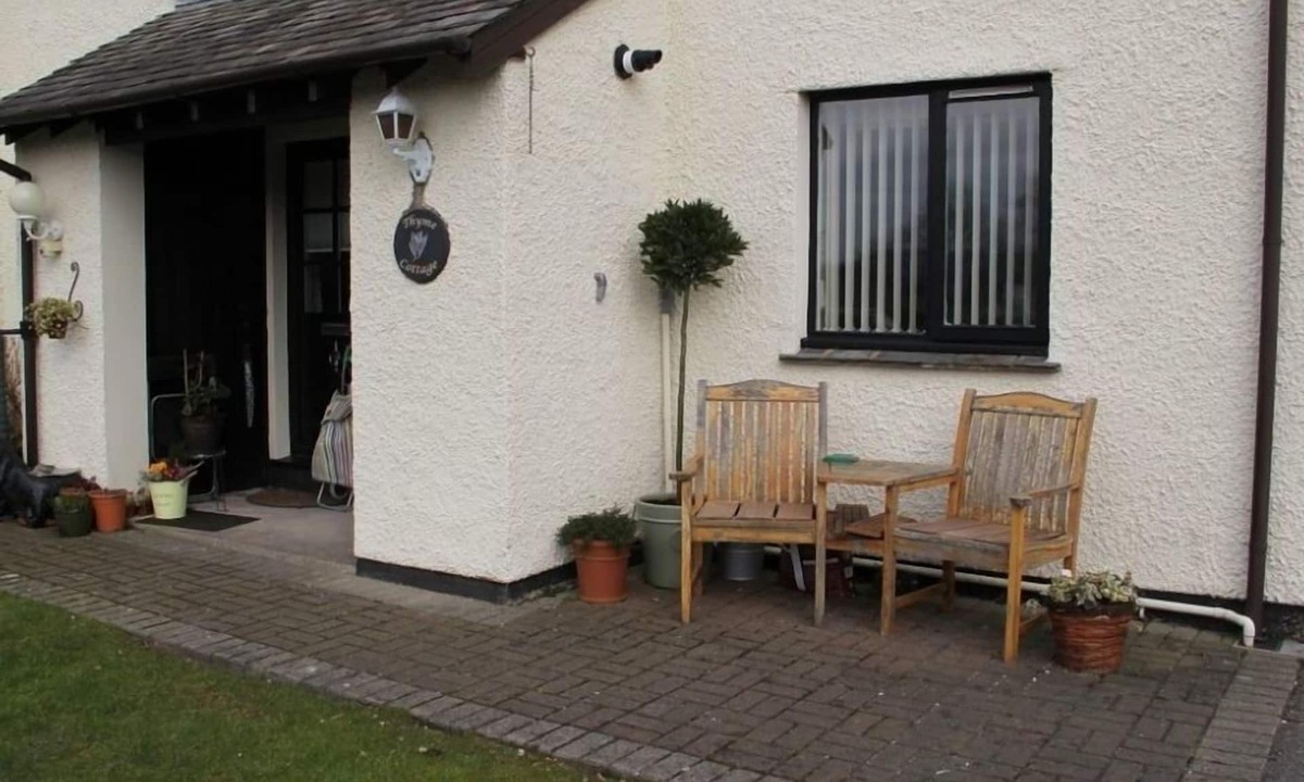 Windermere Cottage | THYME COTTAGE, with a garden in Windermere