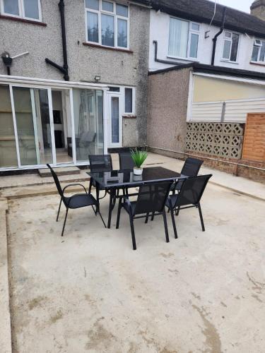 Dagenham House | Time Space Bliss