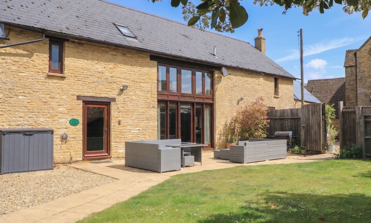 Chipping Norton Cottage | Tithe Barn, Lyneham