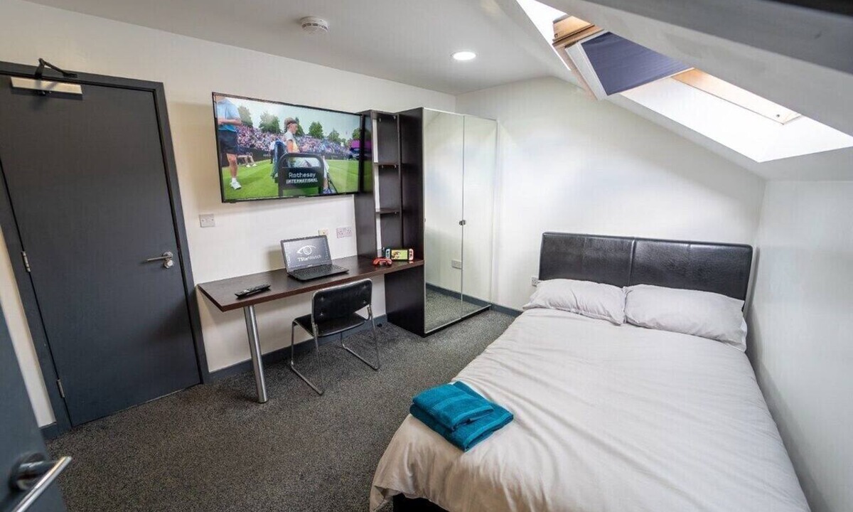Selly Oak Apartment | Top floor cosy studio!