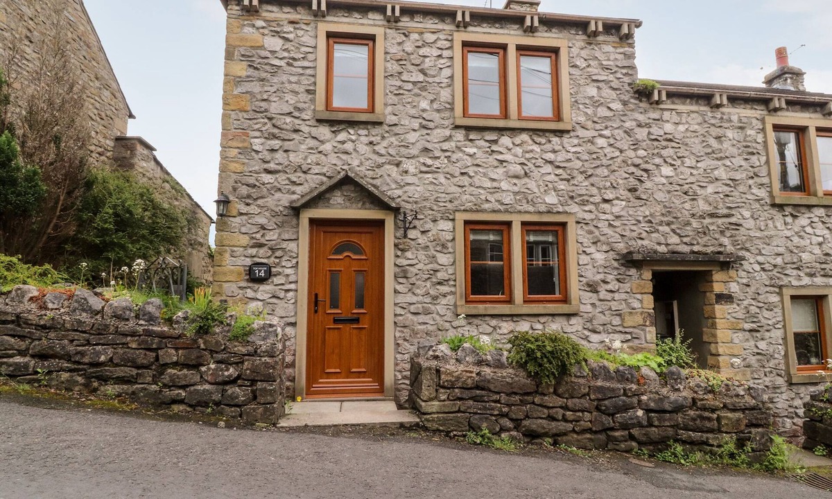 Settle Cottage | TOP HOUSE, pet friendly, character holiday cottage in Settle