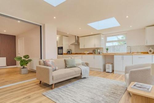 Shepshed House | Tranquil Loughborough Bungalow Retreat Sleeps 6