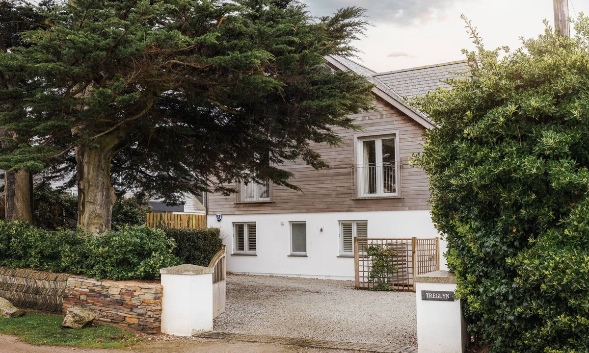 Constantine Bay Cottage | Treglyn - Constantine Bay - sleeps 10 guests in 4 bedrooms