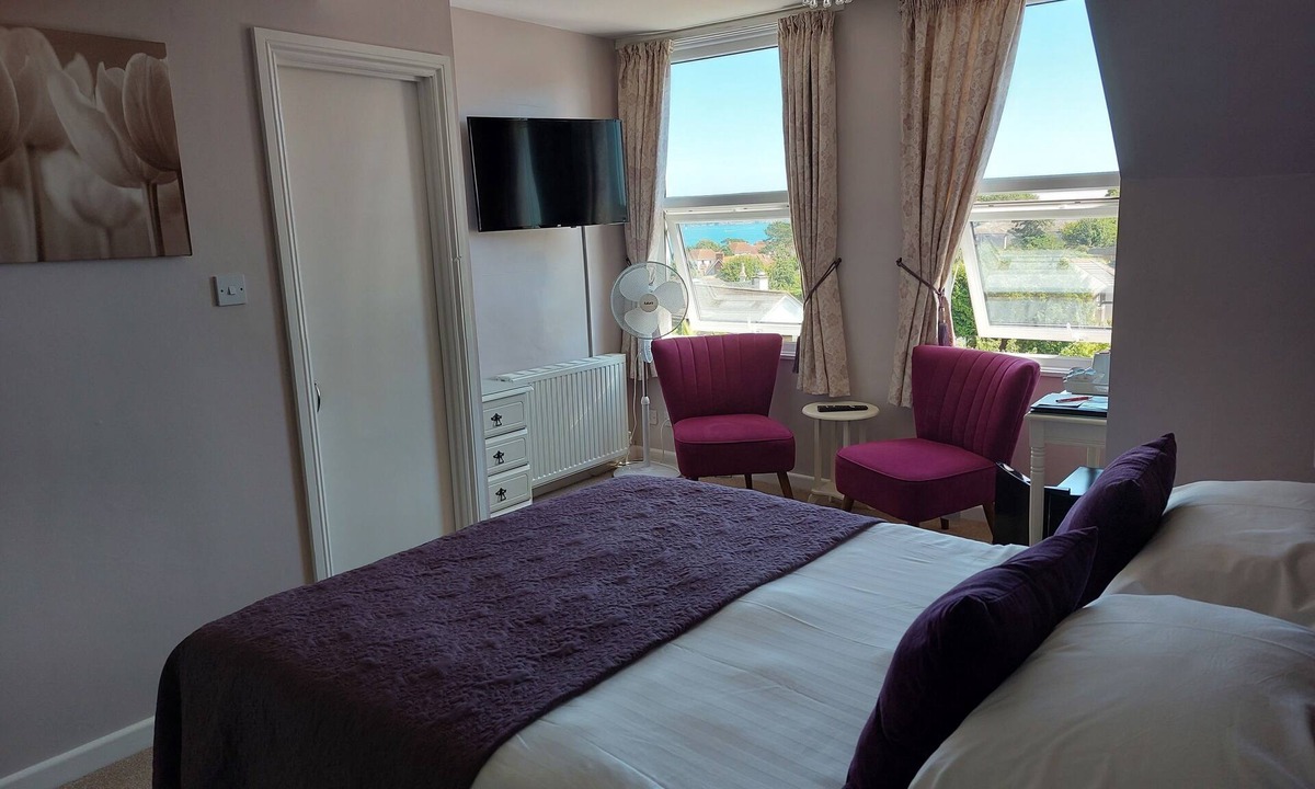 Roundham Bed & Breakfast | Two Beaches