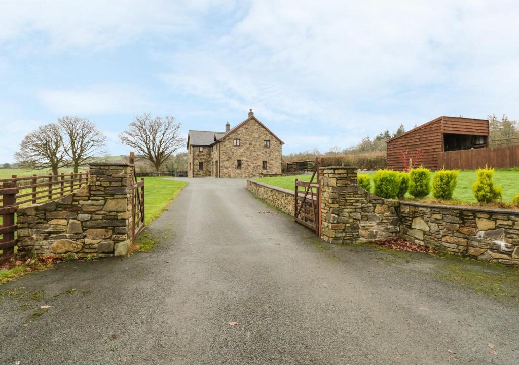 Caersws House | Ty Berllan