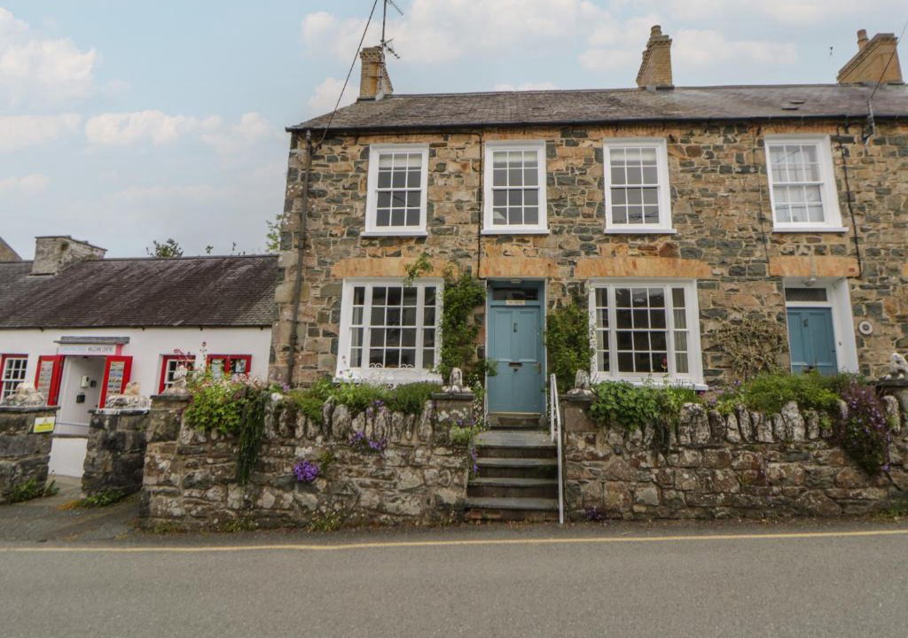 Newport House | Ty Clyd