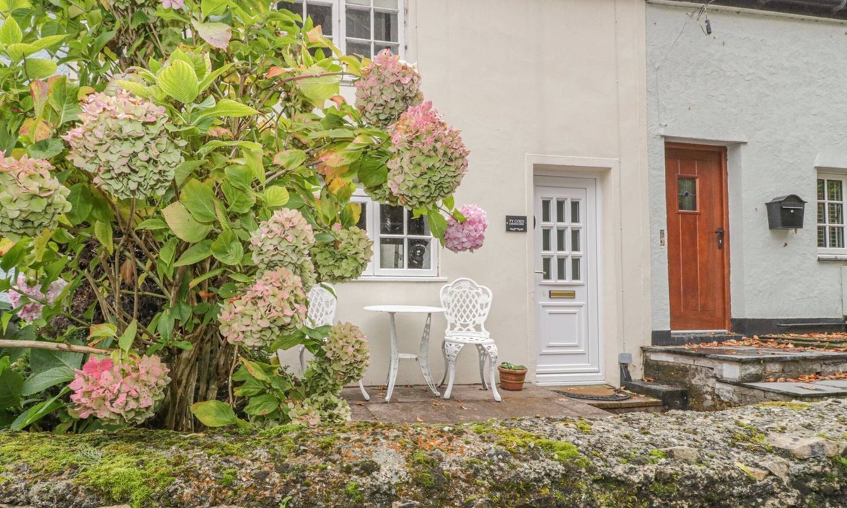 Beaumaris Cottage | TY COED, pet friendly, character holiday cottage in Beaumaris