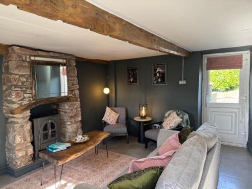 Llanybri House | Ty Llaeth 2-Bed Cottage Sleeps 4 Pet Friendly