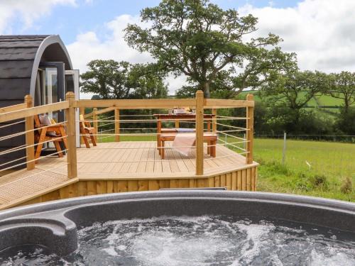 Totnes House | Under Oak Pod