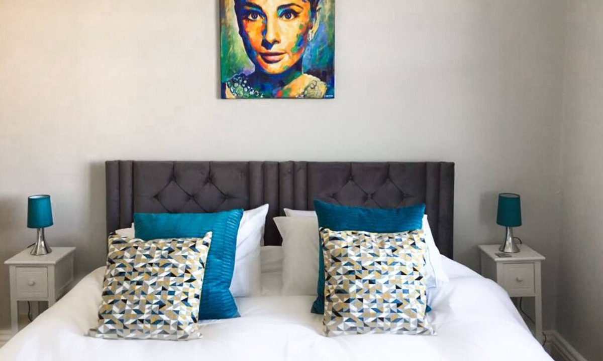 Harrogate City Centre Apartment | Upper Swan View Harrogate - great location. Sleeps 3. Dog Friendly. Free Parking