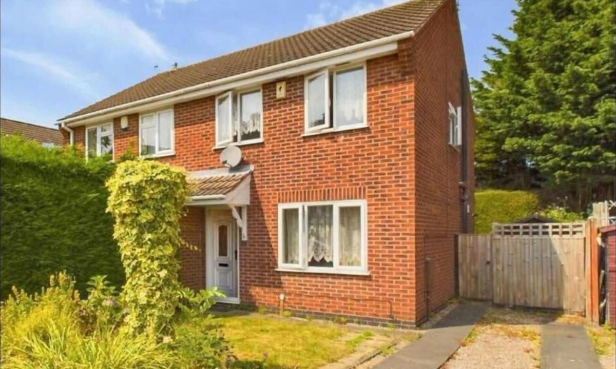 Newark upon Trent House | use with Modern Comforts