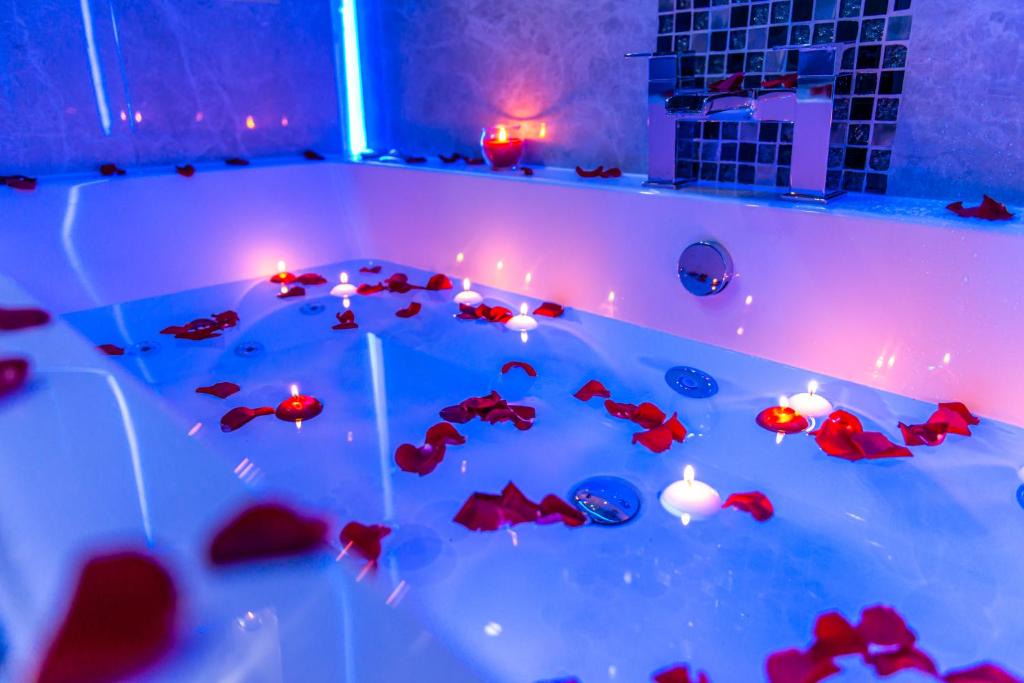 Huddersfield Apartment | Velmora Suites