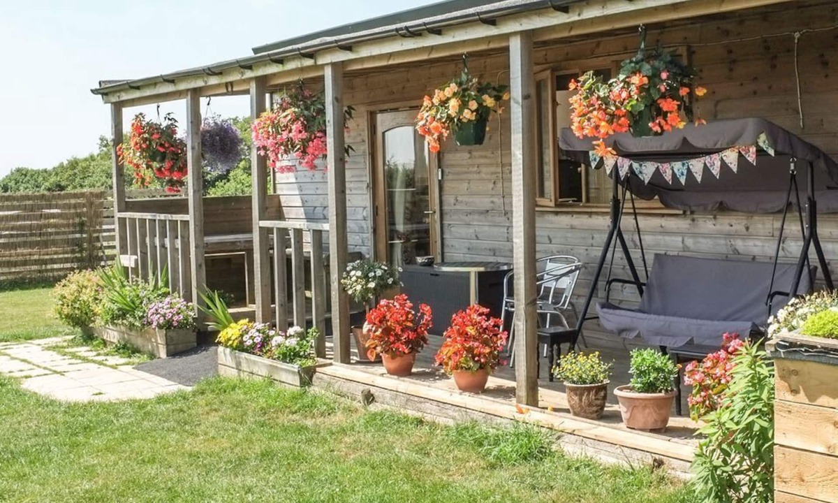 Okehampton Cabin | View The Gallery - Cozy Retreat
