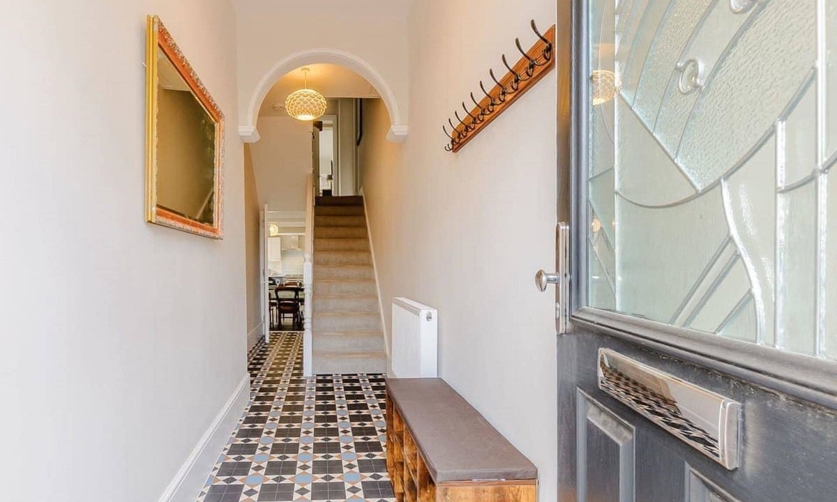 Margate Cottage | Walpole FRONT House: sleeps 13 people in 5 bedrooms